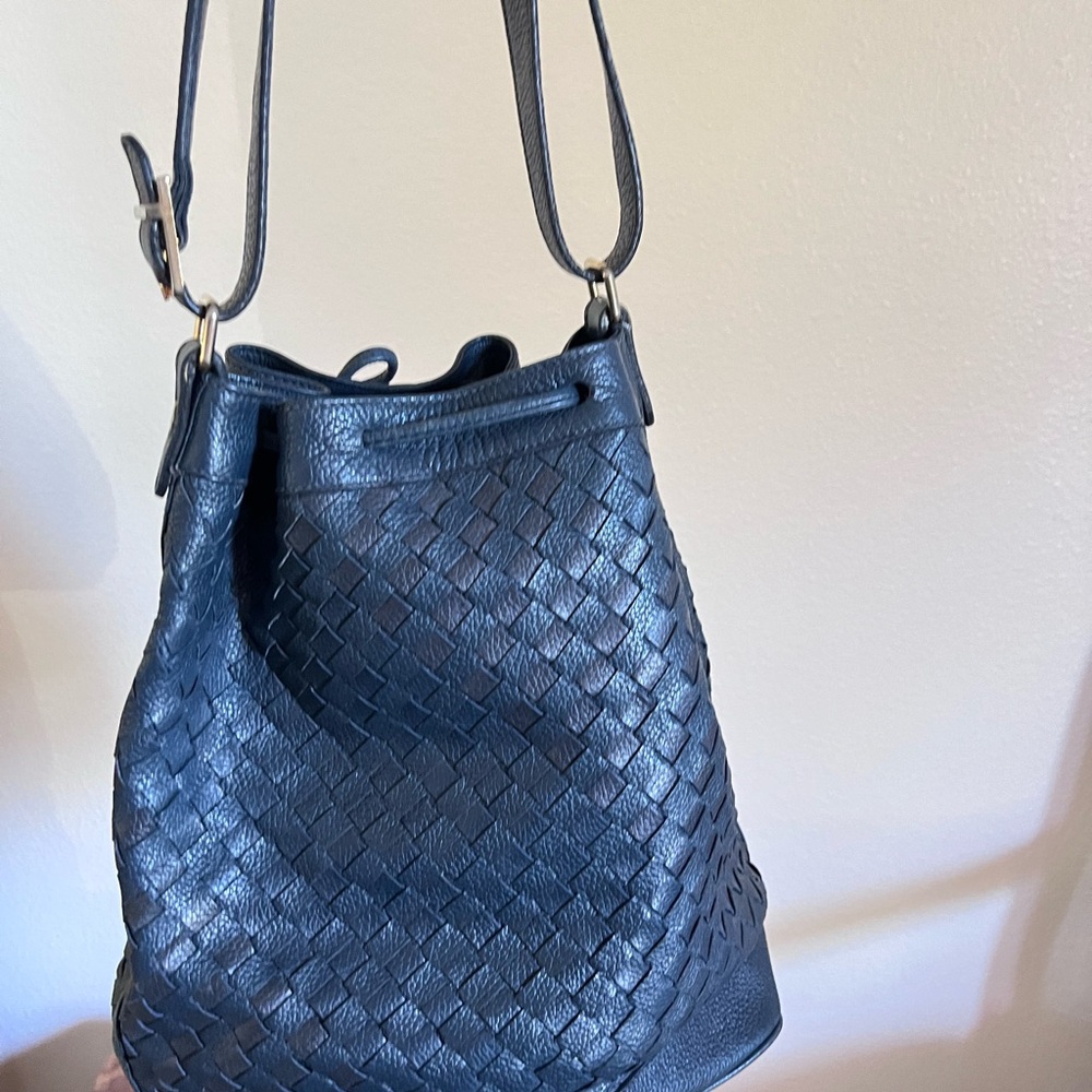 Navy blue woven leather bucket bag